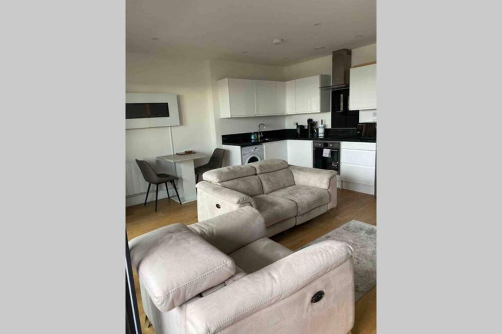 Luxury 1 Bedroom Apartment With Netflix & Parking Μπόρχαμγουντ Εξωτερικό φωτογραφία
