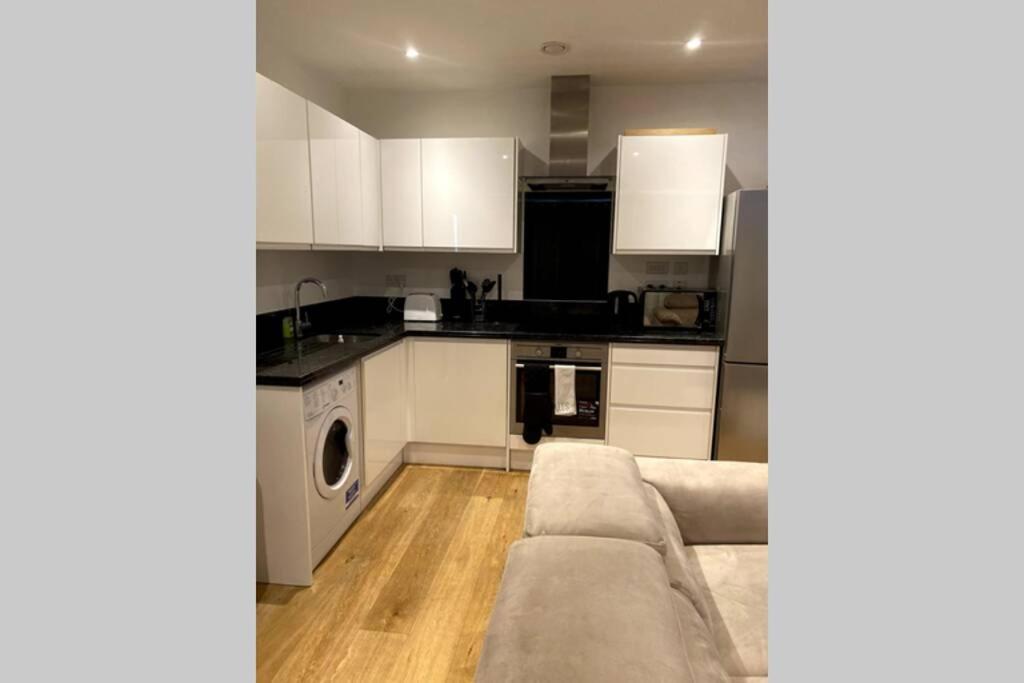 Luxury 1 Bedroom Apartment With Netflix & Parking Μπόρχαμγουντ Εξωτερικό φωτογραφία