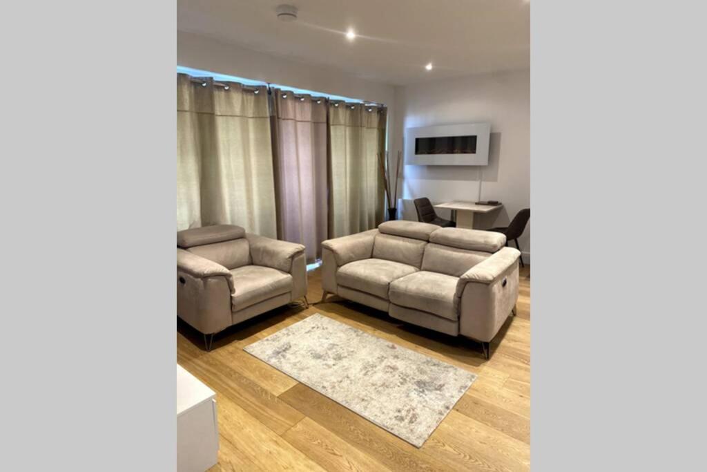 Luxury 1 Bedroom Apartment With Netflix & Parking Μπόρχαμγουντ Εξωτερικό φωτογραφία