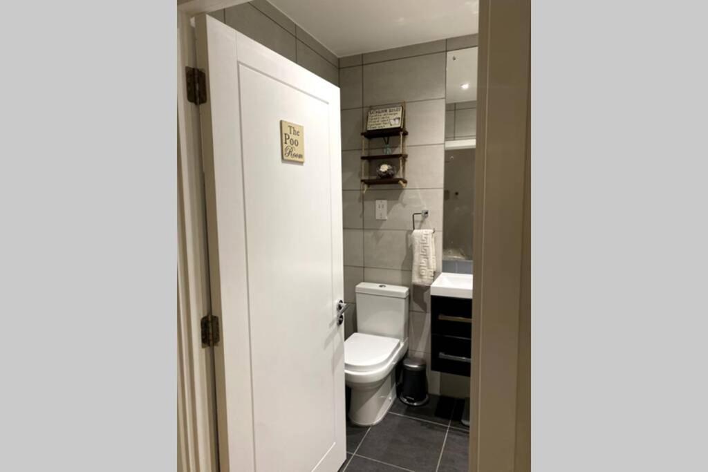 Luxury 1 Bedroom Apartment With Netflix & Parking Μπόρχαμγουντ Εξωτερικό φωτογραφία